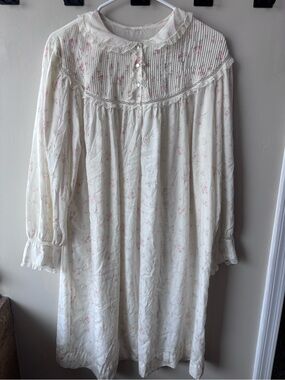 Vintage cottage core  Cream Floral Nightgown with Pink Sprig Print